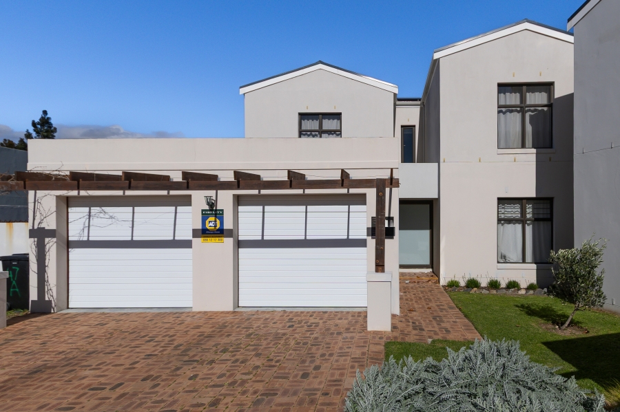 6 Bedroom Property for Sale in Sir Lowrys Pass Village Western Cape
